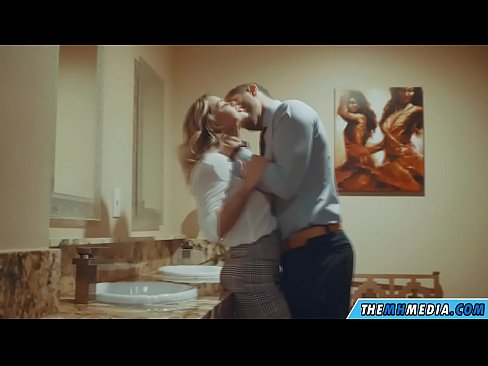 ❤️ Cum busty flava seducit in latrinae publicae Sex video  at porn la.porno-filmy.ru